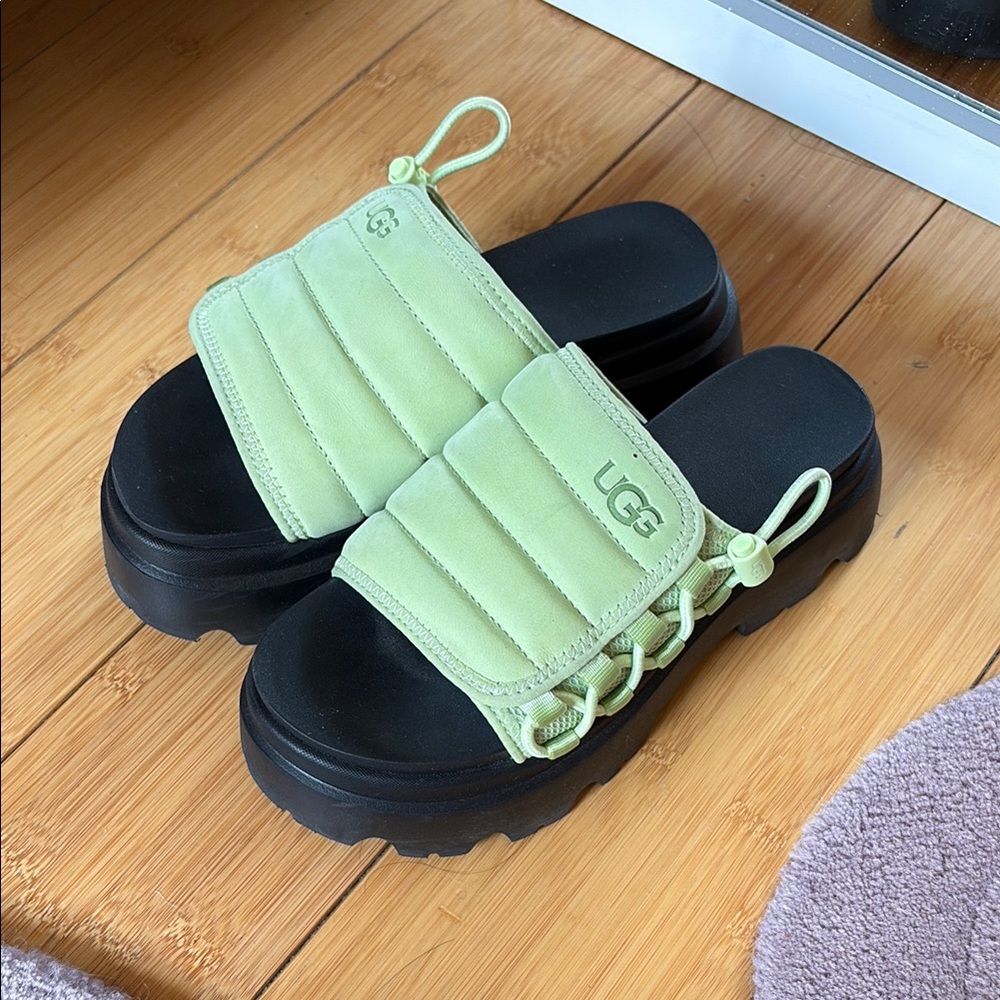 UGG Callie Platform Slide sandals - 6M